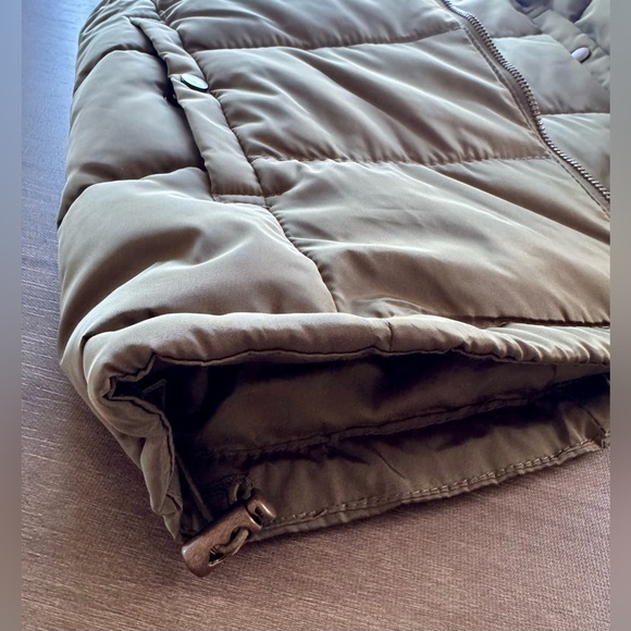 Arizona Jean Co. | Women’s Puffer Vest Detachable Hood| Size M - Picture 9 of 10